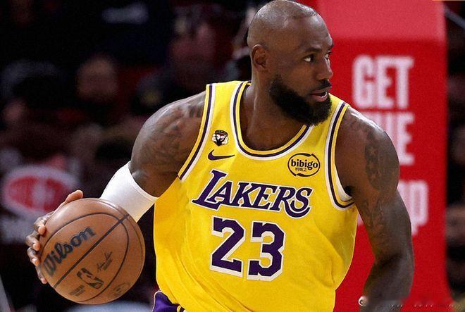 詹姆斯创季后赛单节助攻新高詹姆斯开场就拼了 NBA季后赛首轮焦点对决，湖人主场迎