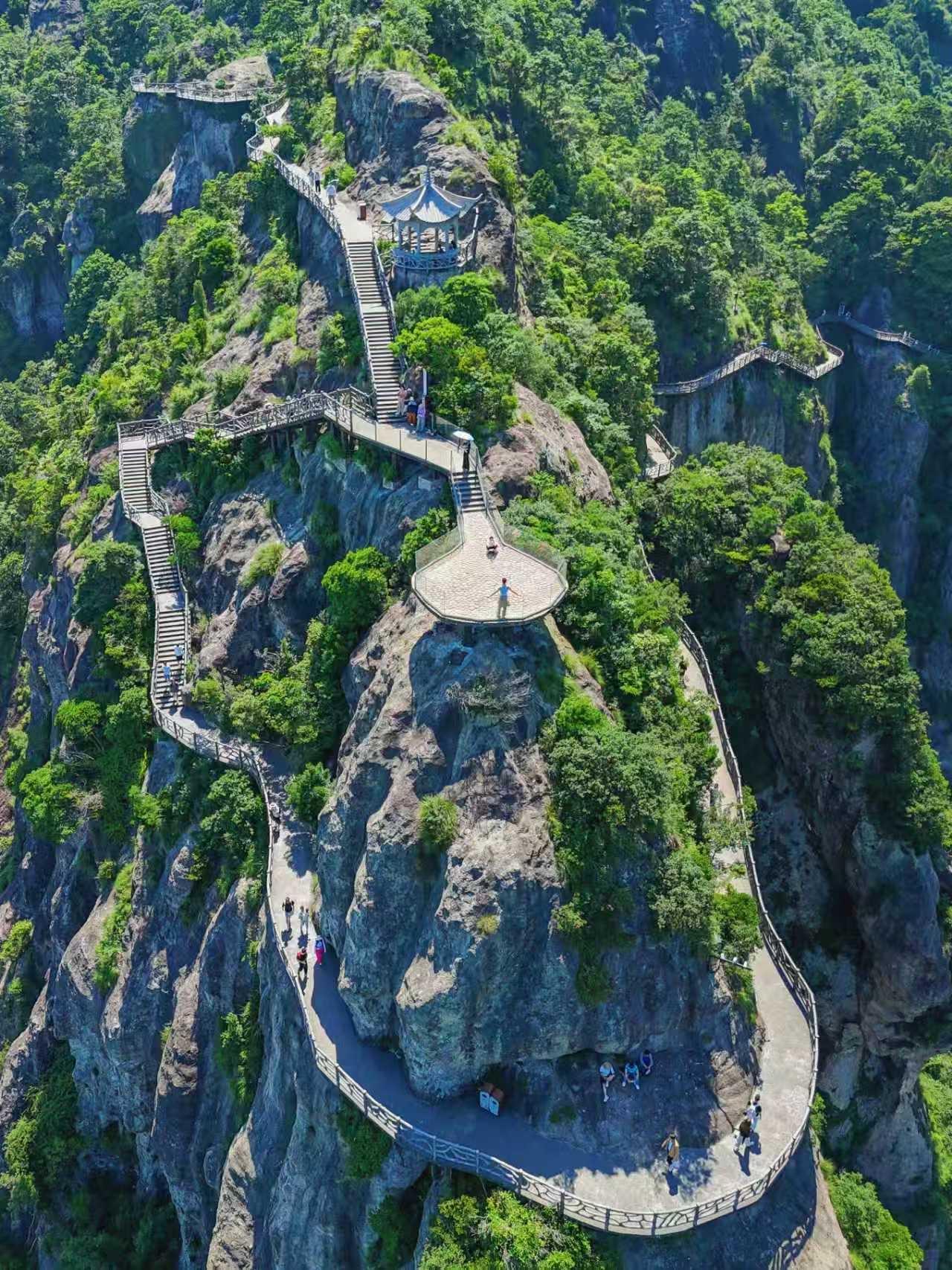 看山不爬山，秋季雁荡山懒人遛娃路线❗

后悔才来雁荡山！家庭出游超友好的宝藏旅行