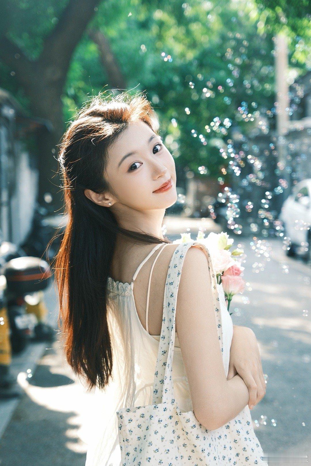 我们仍未知道那天那朵花的名字 ​​​