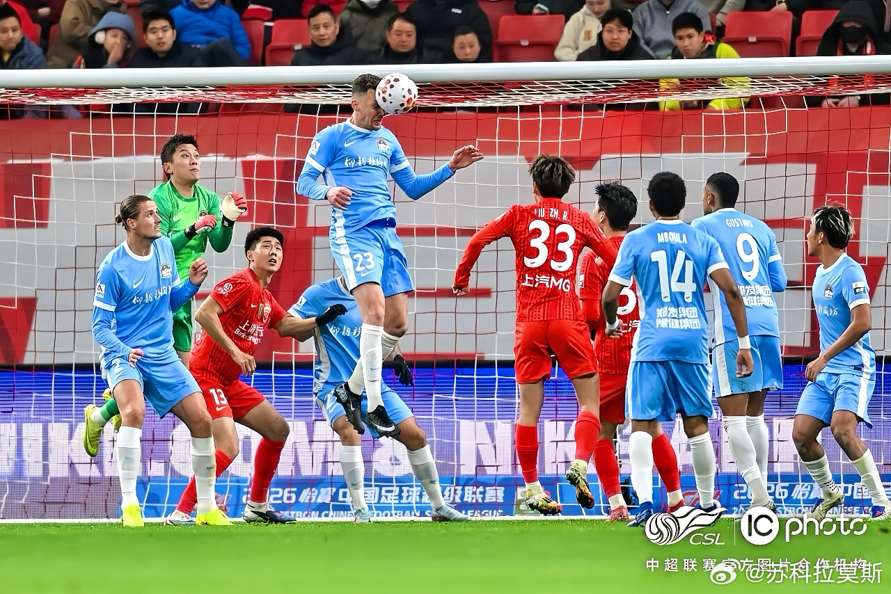 中超河南队 纵使个别时段应对上海海港豪华攻击群稍显疲态，但河南彩陶坊的区域防守体