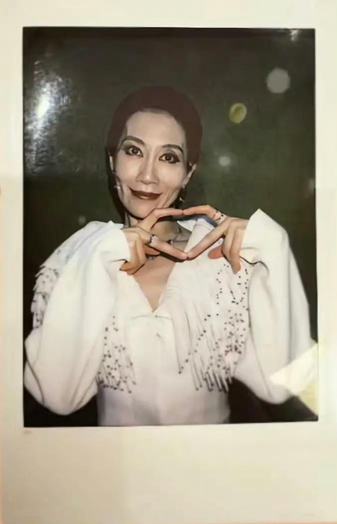 真服了芒果TV！把温峥嵘拍成啥样了？
 
人家好好的一大美女，整张脸被拍得又瘦又