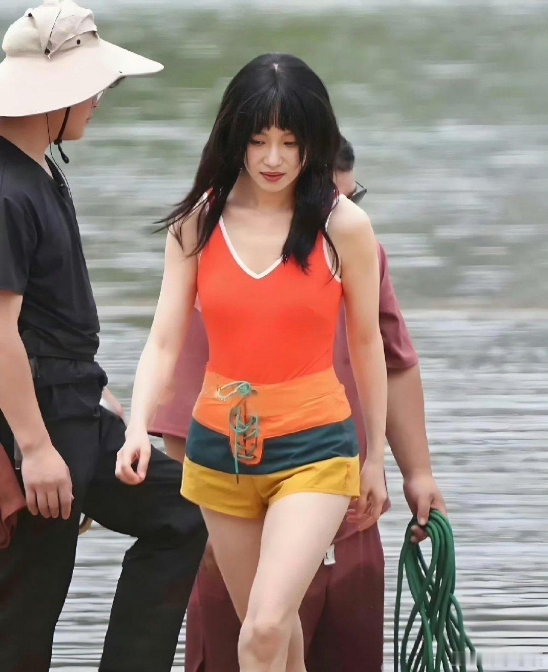 原来是倪妮啊？还以为是阚清子。完全变样了 