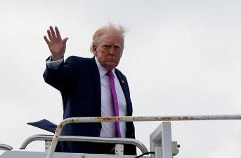 特朗普给欧洲跟日本等国家提供了两条路，第一条就是买美国的石油，第二条就是自己的船