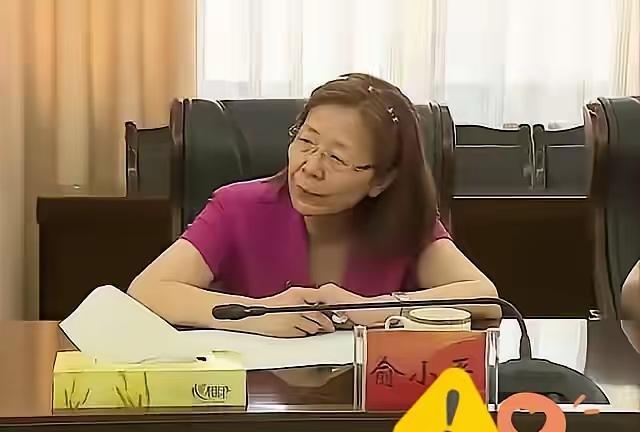 应该株连九族。死刑。难怪保险越来越贵。金融圈又炸出大瓜！

一条反腐消息把朋友圈