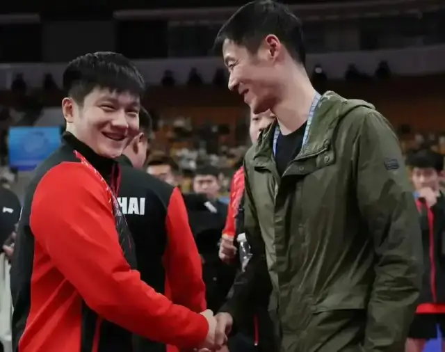 问樊振东能否回归国家队记者：从未见过主持人干预正常提问