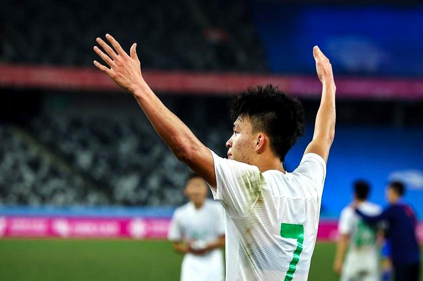 18岁小孩一年踢61场，骨头还没长全就要被用废。
 

浙江队说只让王钰栋“打一