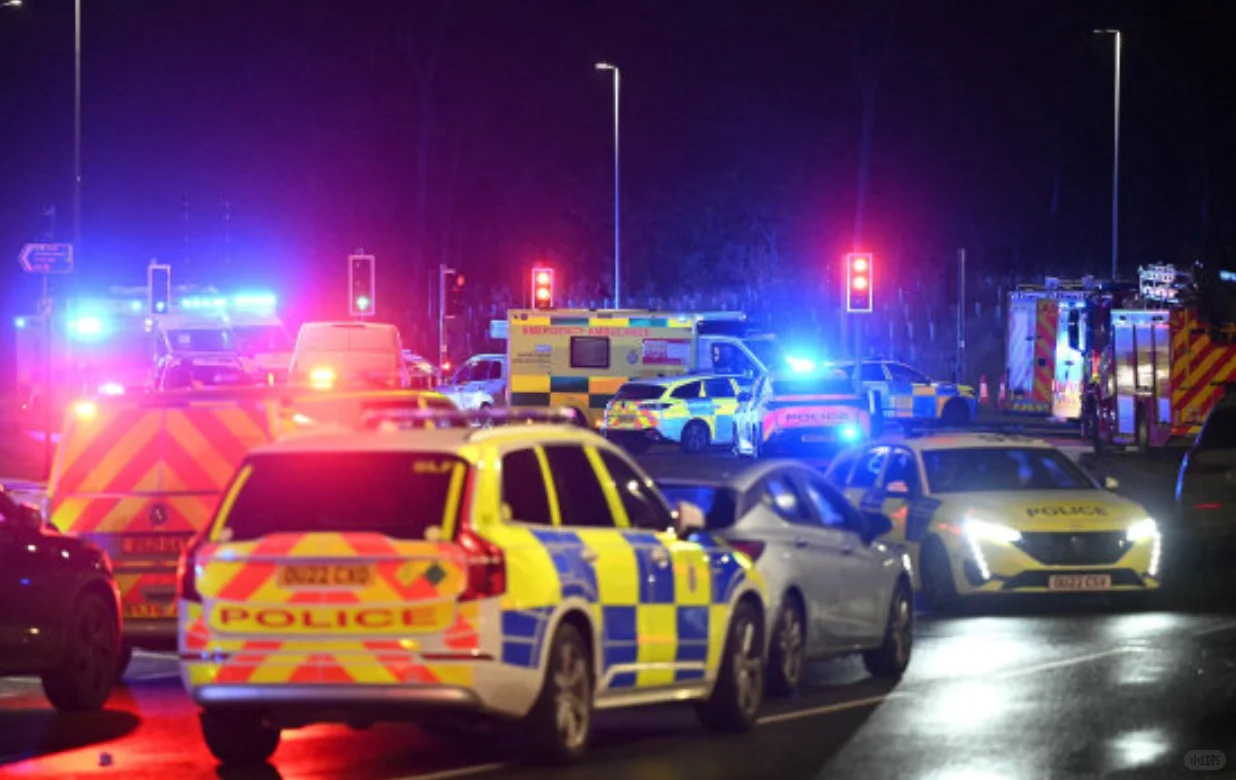 英国火车发生持刀袭击，反恐部门介入