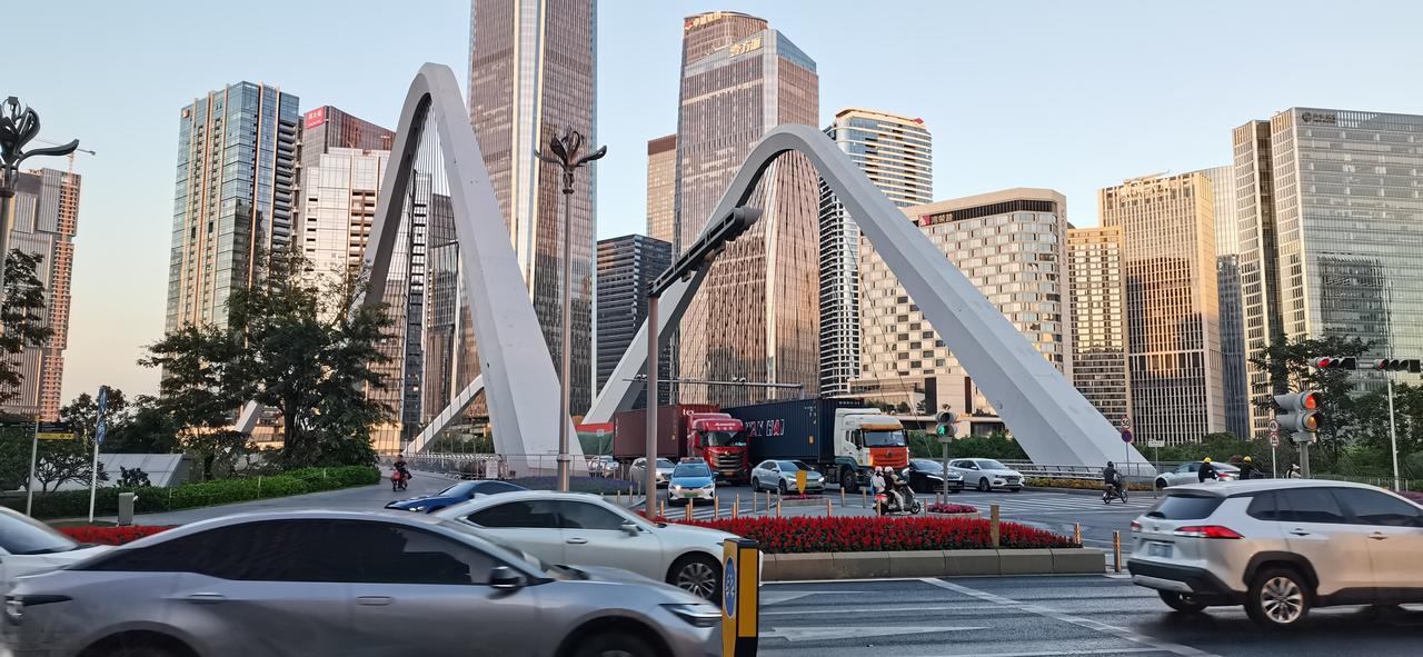 不学会空仓 ，就是股市亏钱的根源！
天天沉浸在股市里，每天都想挣钱，股市里的钱是