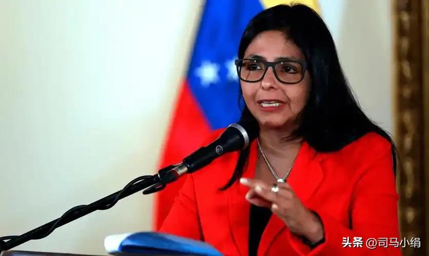 委内瑞拉的老百姓这回算是喘了口气。谁也没有想到委内瑞拉上台的这位女总统竟然是一位