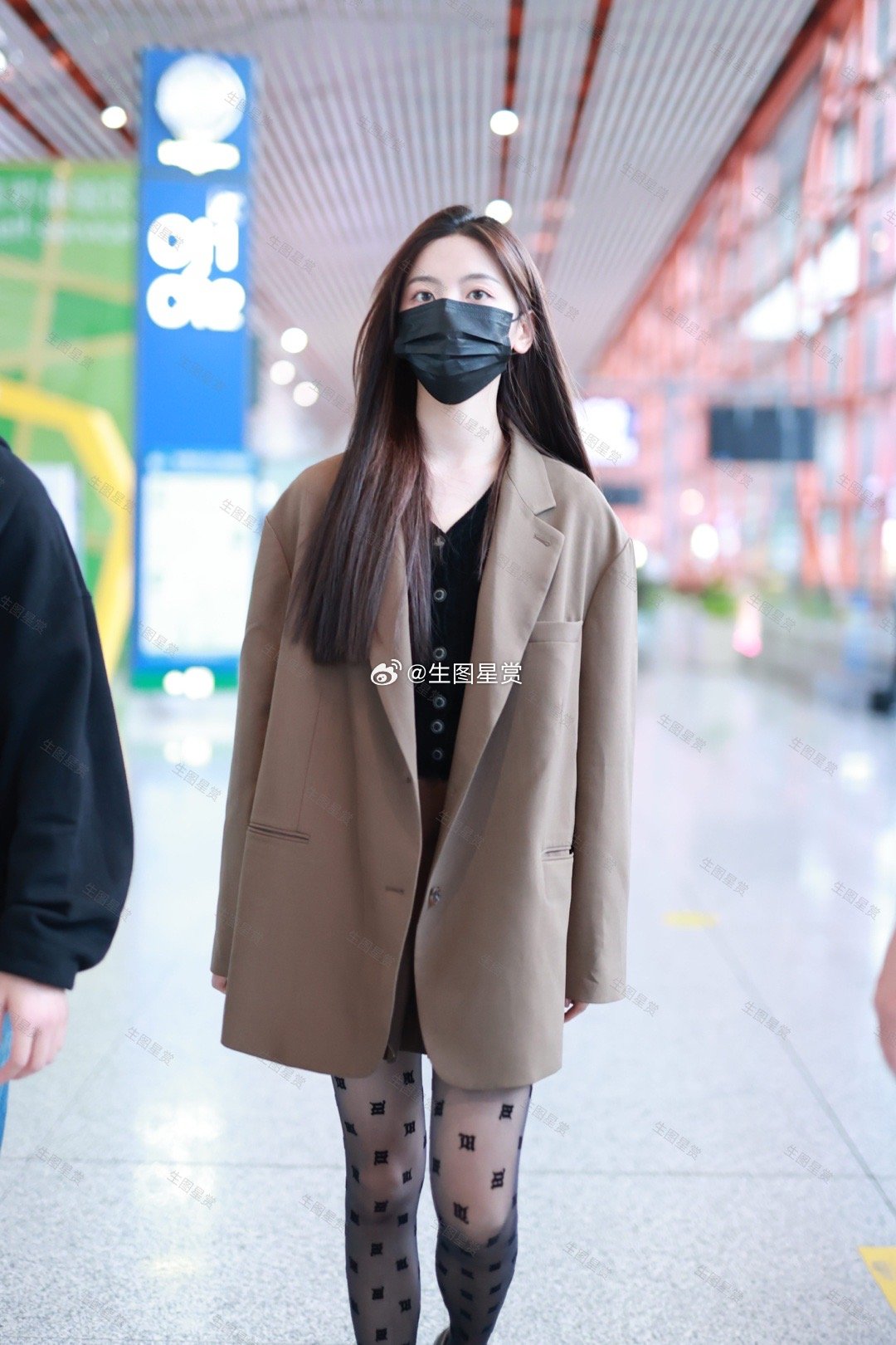 杨超越美拉德风出行，酷girl奈斯 | 2333独家 ​​​