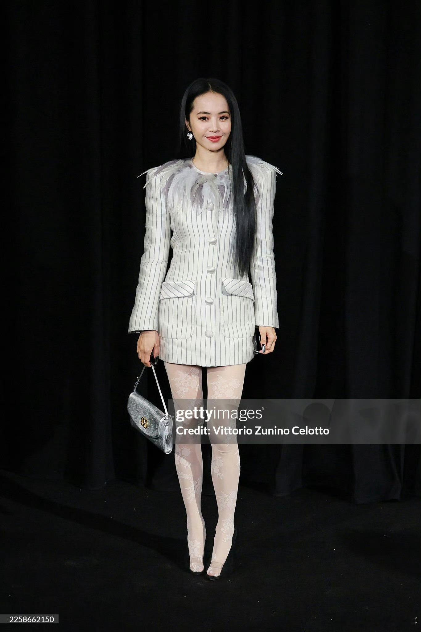 巴黎高定时装周大秀直击蔡依林亮相华伦天奴高定大秀 蔡依林这巴黎看秀排面拉满！华伦