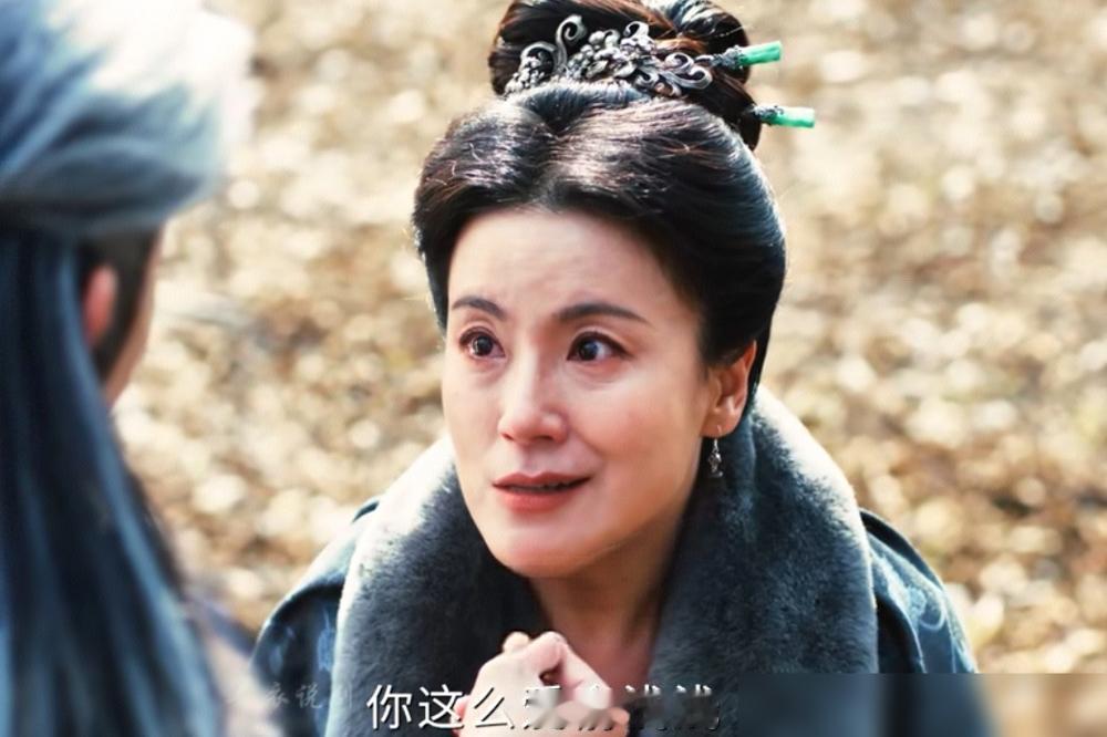 亲手下令杀儿子，转头又为老婆挡刀，现在古偶男主都这么疯了吗？
他能掐着女主的脖