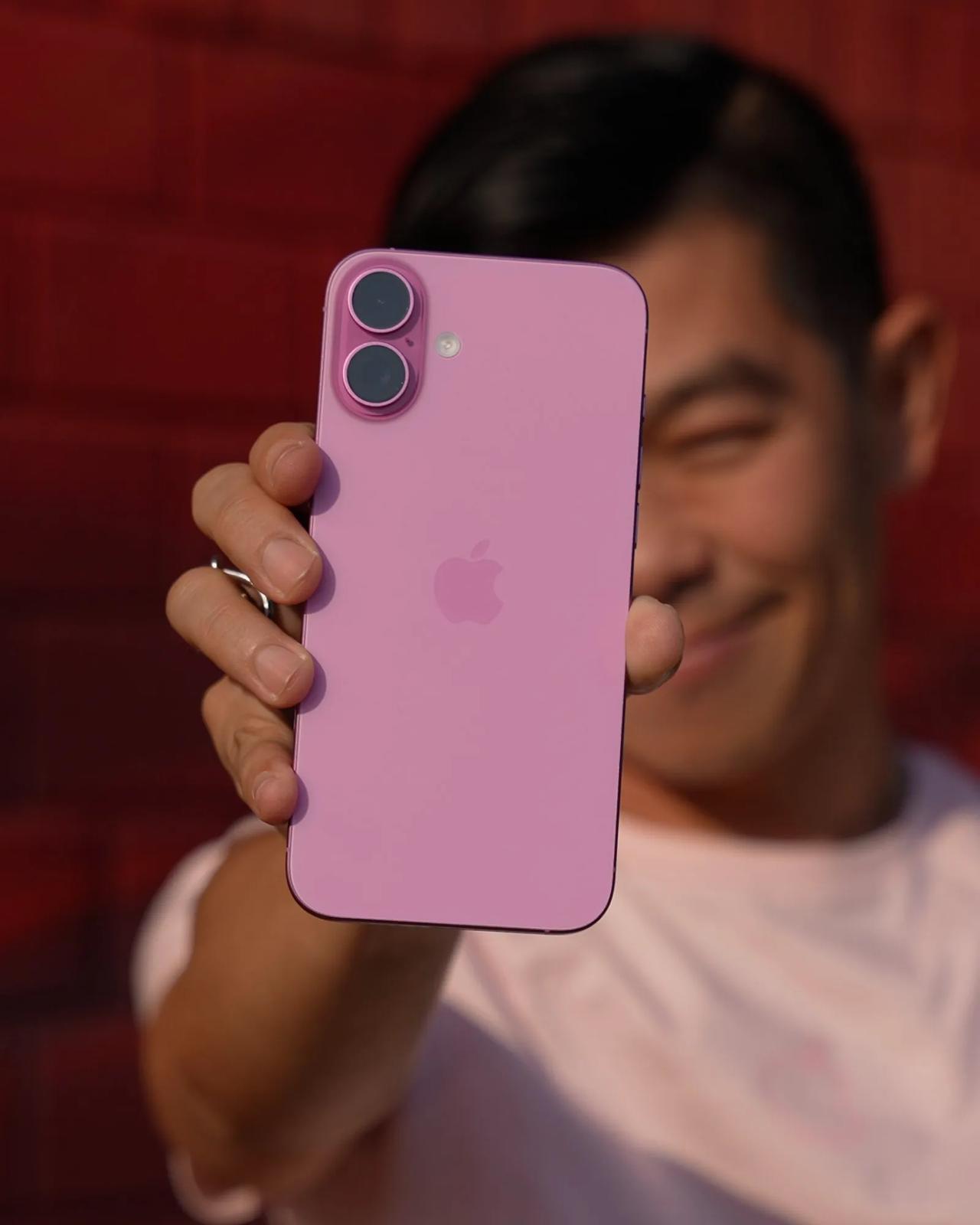 粉色iPhone 16，我觉得是整个iPhone 16系列最出众的颜色，没有之一