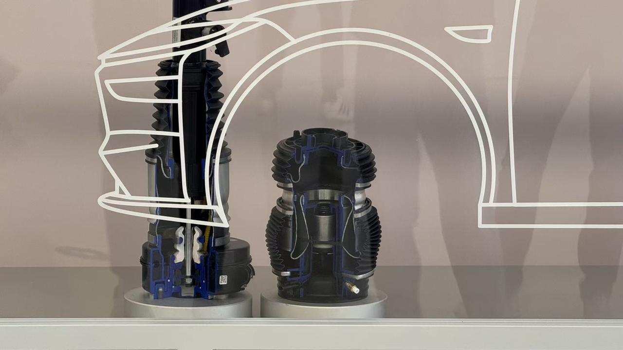 10年30万公里的空悬质保！
电池自燃直接，厂商兜底换新车
电池衰减超额，厂商直