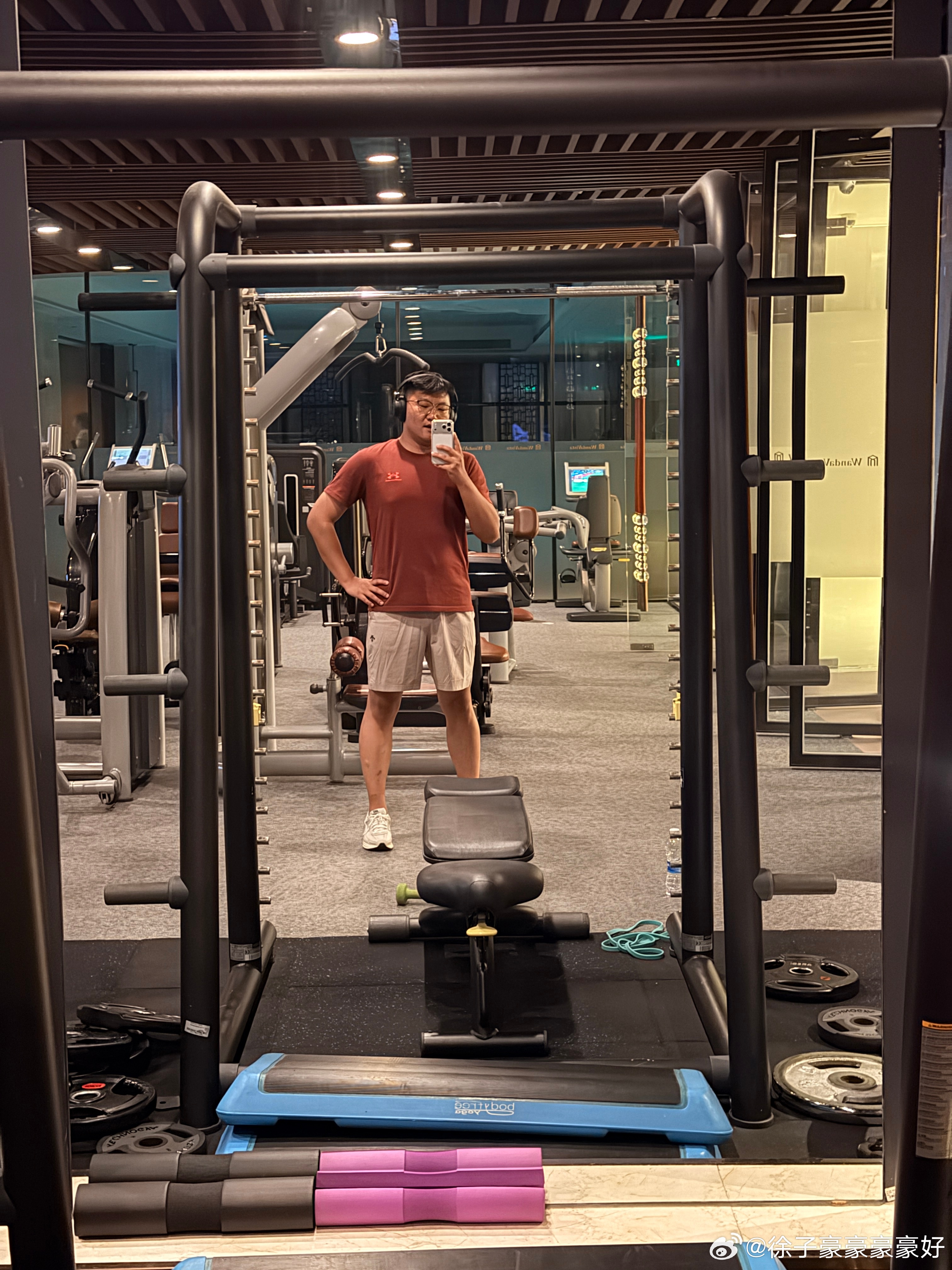 落长沙，到酒店就来上三组体能➕个小有氧，出透汗。为什么不练力量咣咣举铁，因为我现