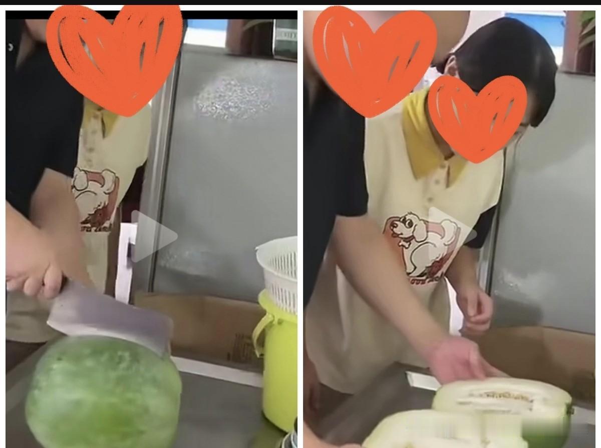 女孩：爸爸，你快看，这是我买的西瓜，才八毛钱一斤，可便宜了。
父亲：八毛钱一斤，
