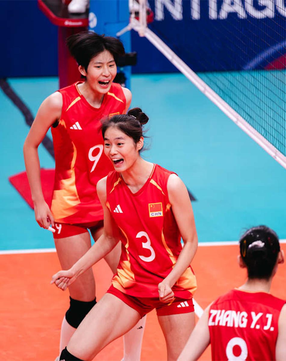 中国U17女排在第5局1-5落后的情况下，打出了一波14-2的进攻浪潮，最终15