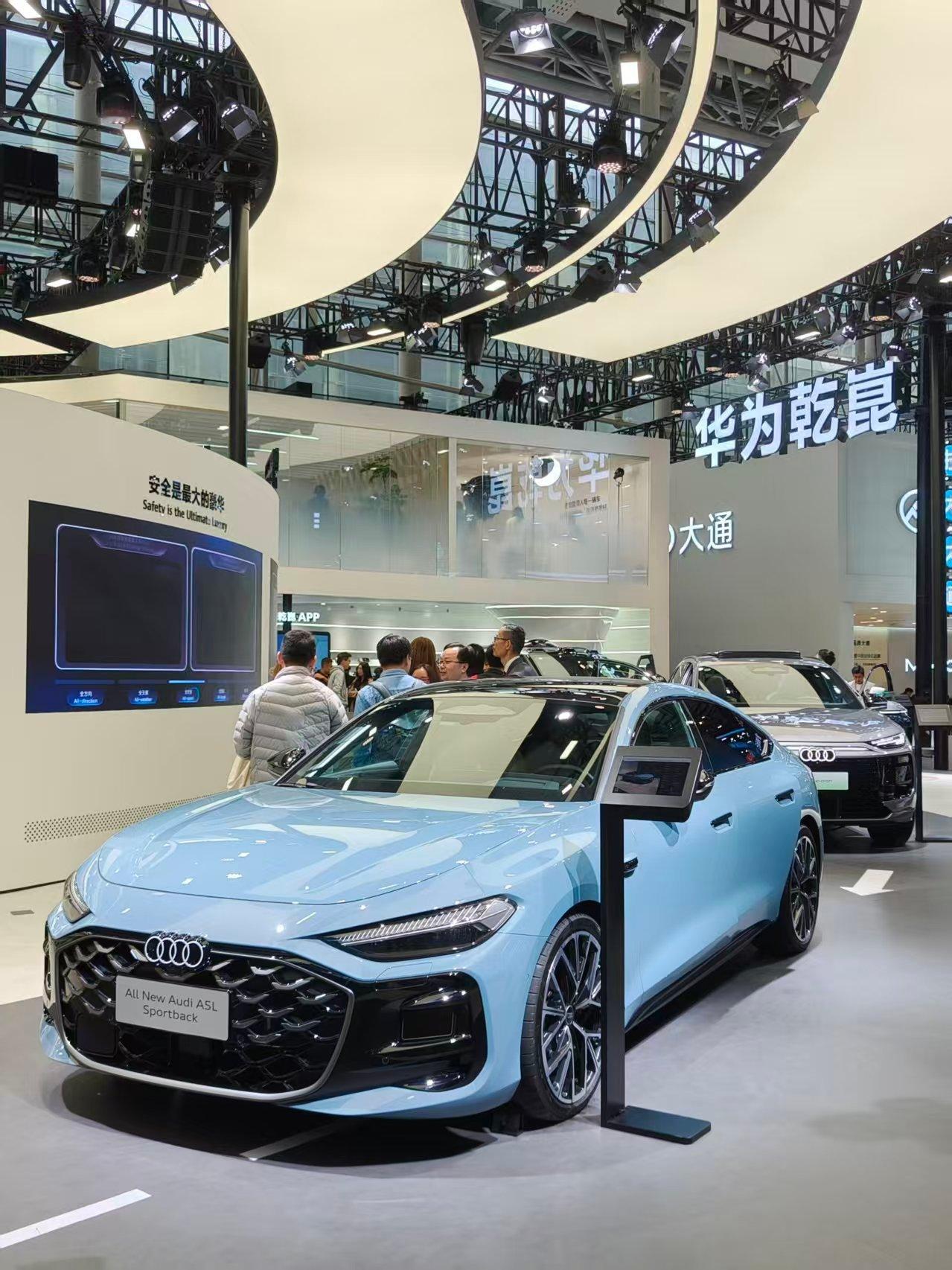 其实对于华为乾崑来说，除了新能源之外最标杆的应该是奥迪A5L和天籁这两台车吧？一
