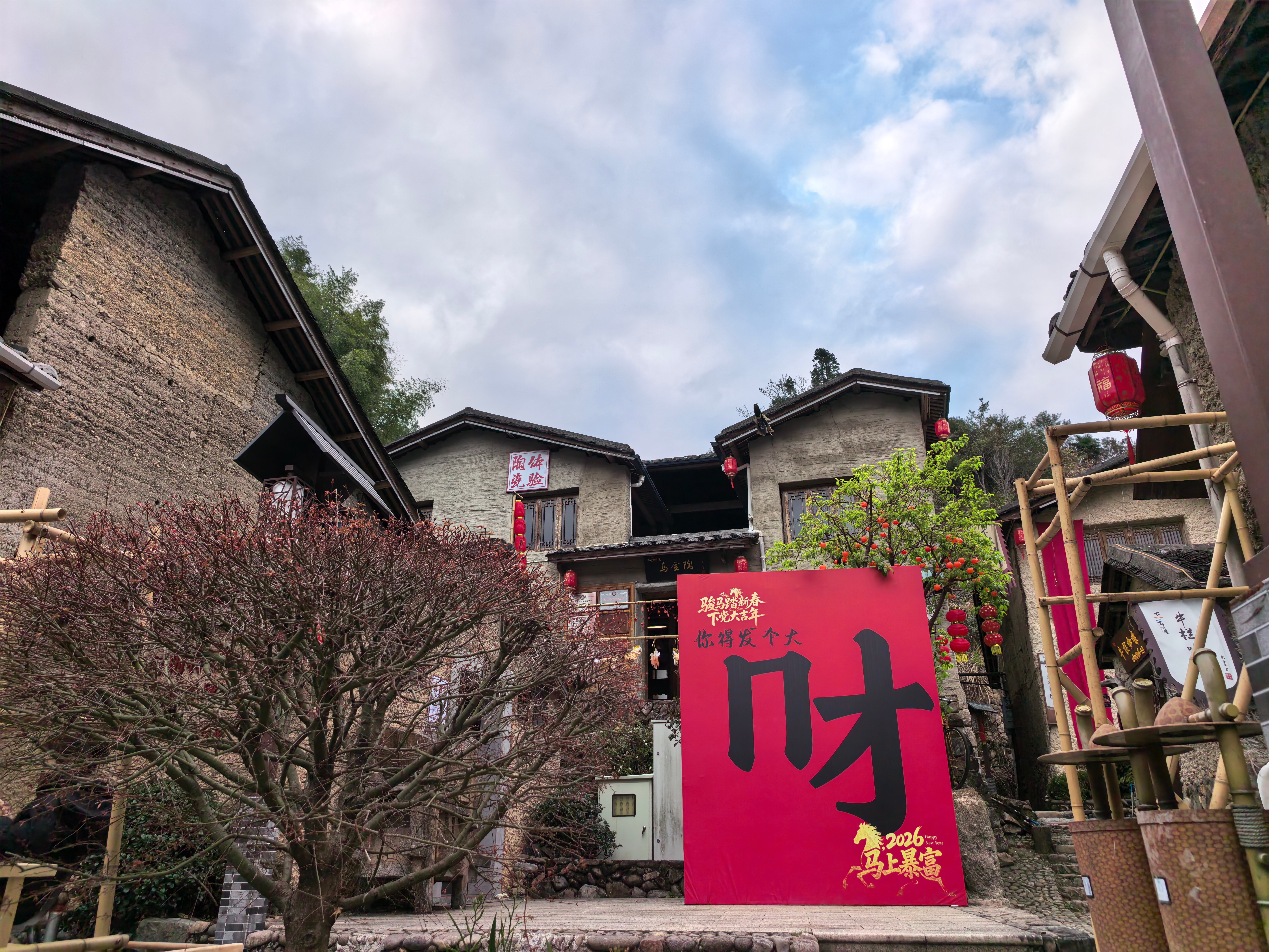 时代的发展是迅猛的，当下的职场主力军已经被90后、00后占据。这些年轻群体总被调