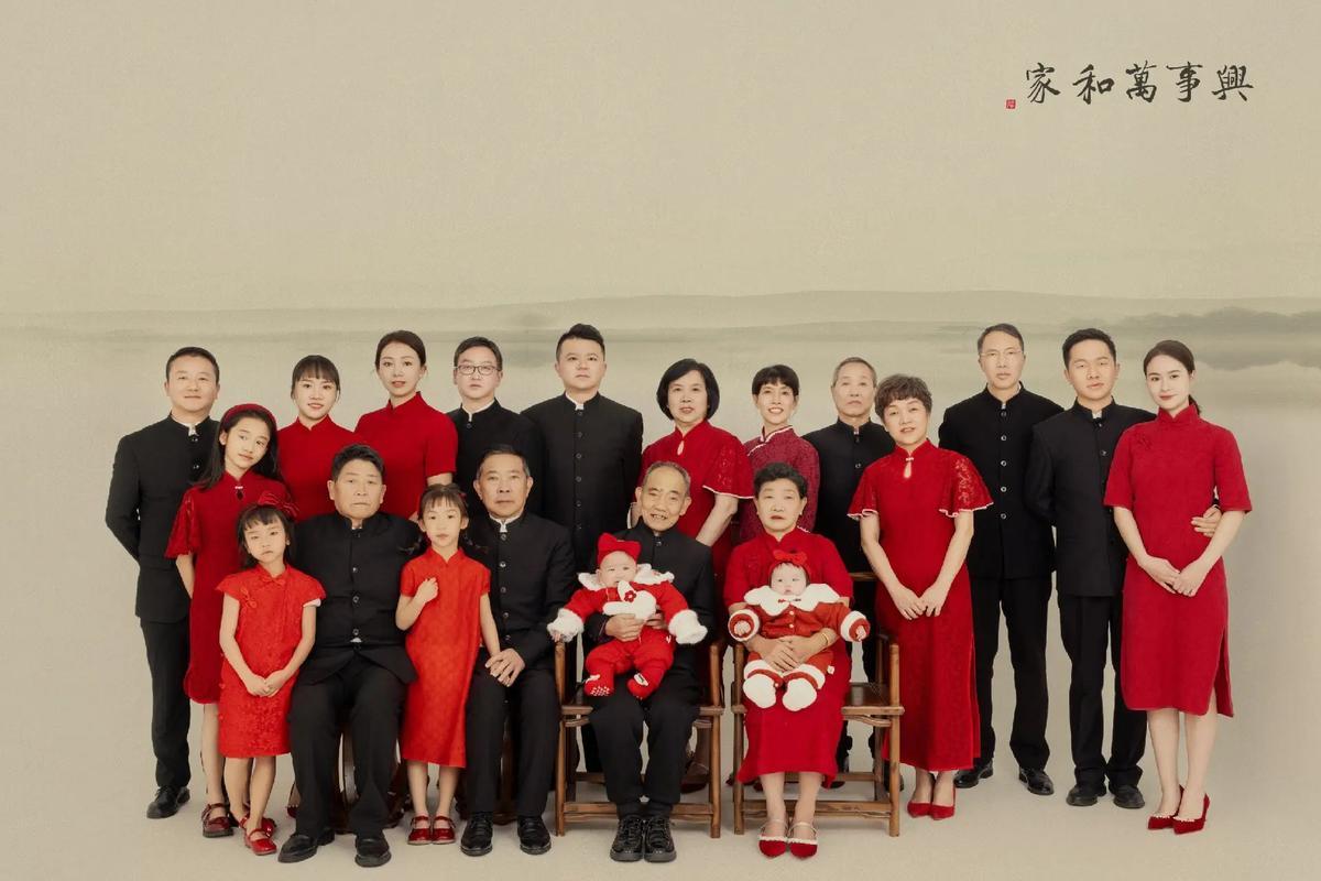 好在我们家都是善良识大体的人，大家客客气气，相互尊重，我妈妈也会背后跟我诉说我嫂