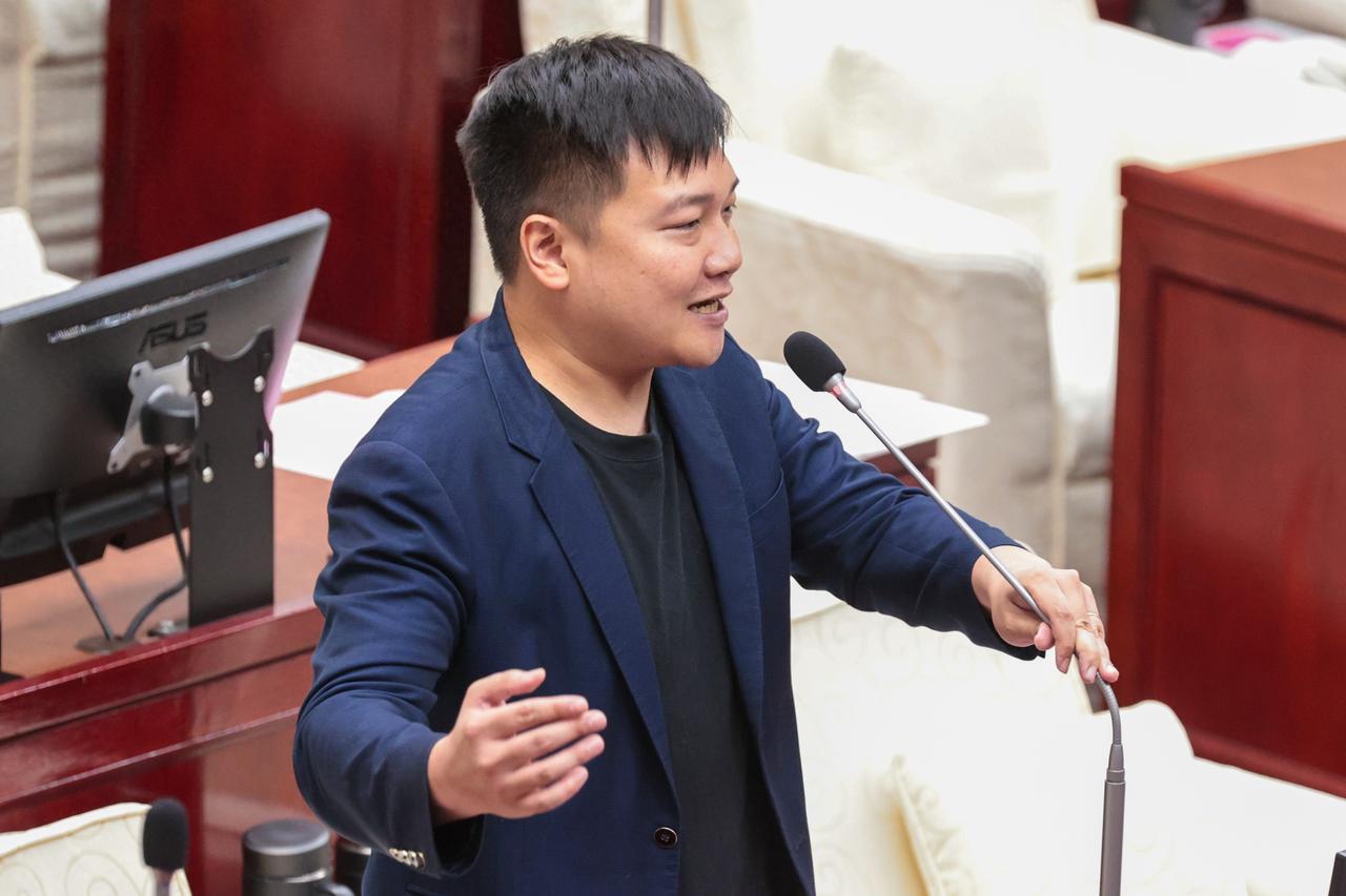 近日，竹北市长“蓝白合”宣告破局，将各自推出候选人！台北市议员杨植斗29日感叹，