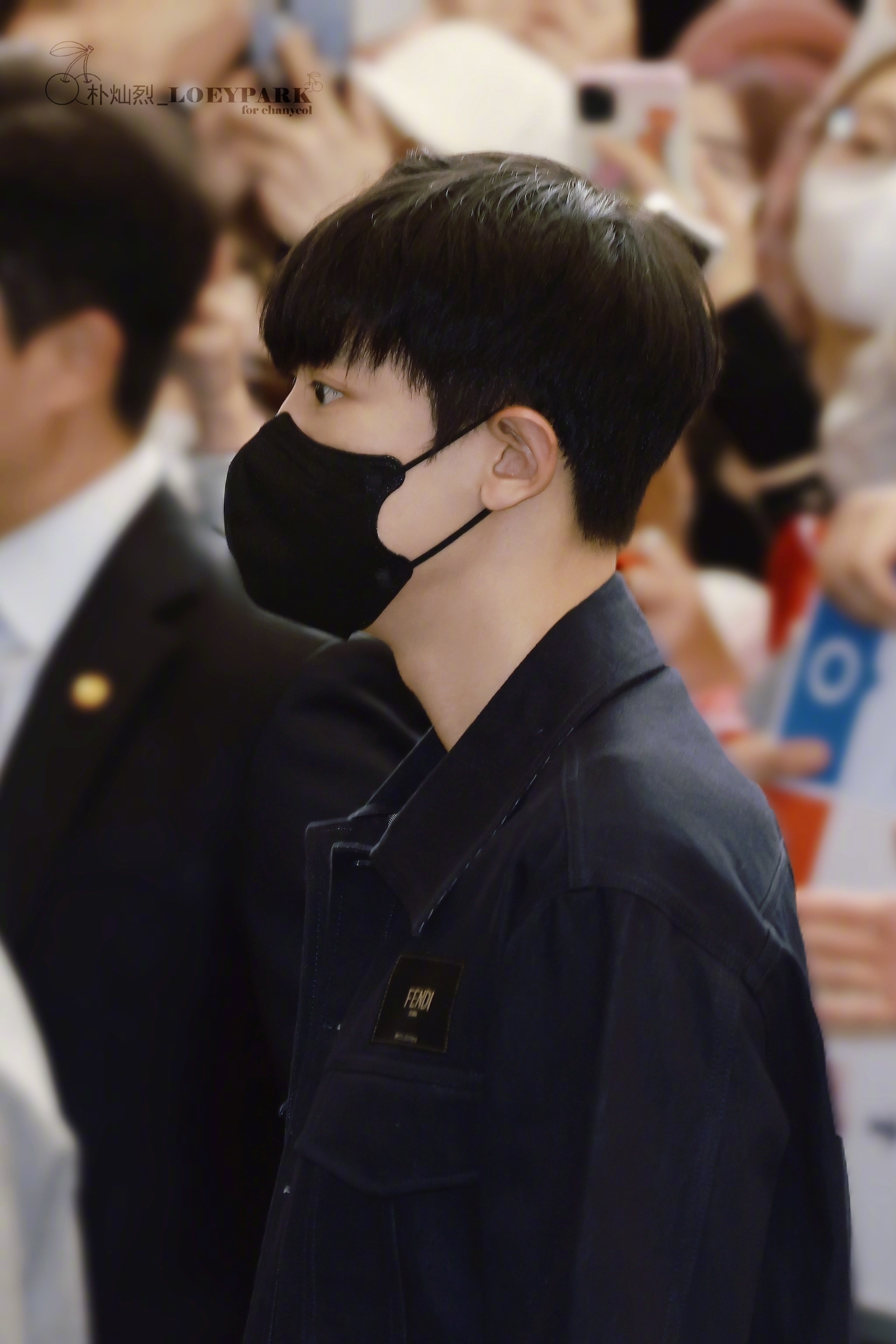 #朴灿烈[超话]#230414 金浦 - 羽田©朴灿烈_LOEYPARK / C
