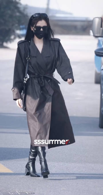 虞书欣特工妈咪 虞书欣皮衣搭配尖头靴，我的特工妈咪 