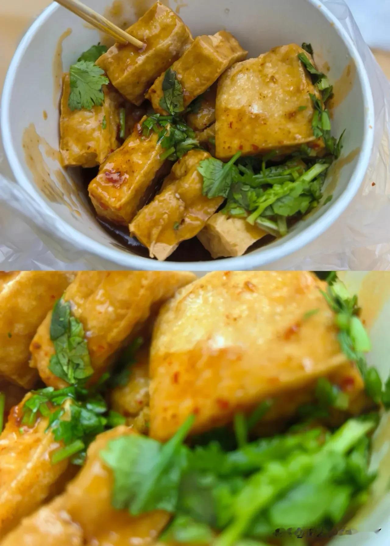 此生吃过最美味的臭豆腐，我只认南京老门东里的一家。此前见过无数种的臭豆腐，也吃过