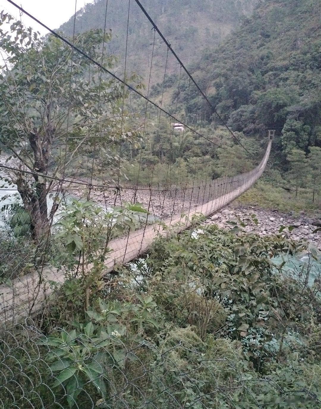 藏南地区瓦弄通往基比图（打坝）的路况及基比图路边的印军营地，察隅方向的印军前沿
