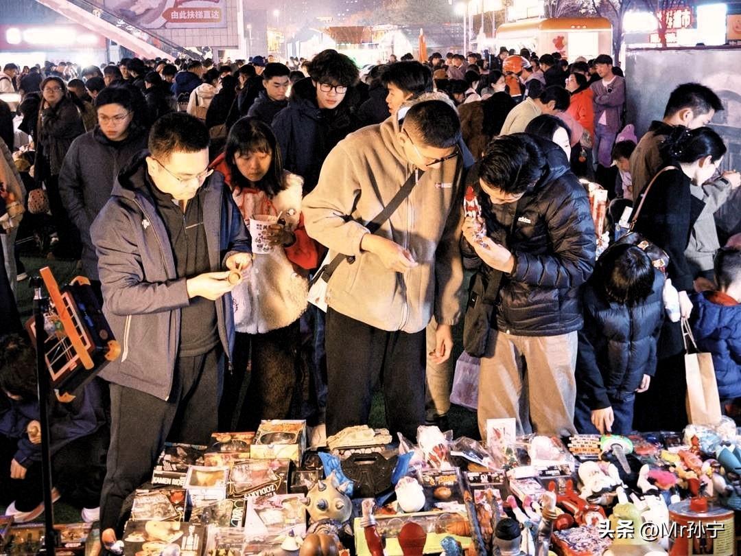 大家发现了吗？闲鱼上面又有新致富思路了！

最近闲鱼推出了拍照功能，用全新的交互