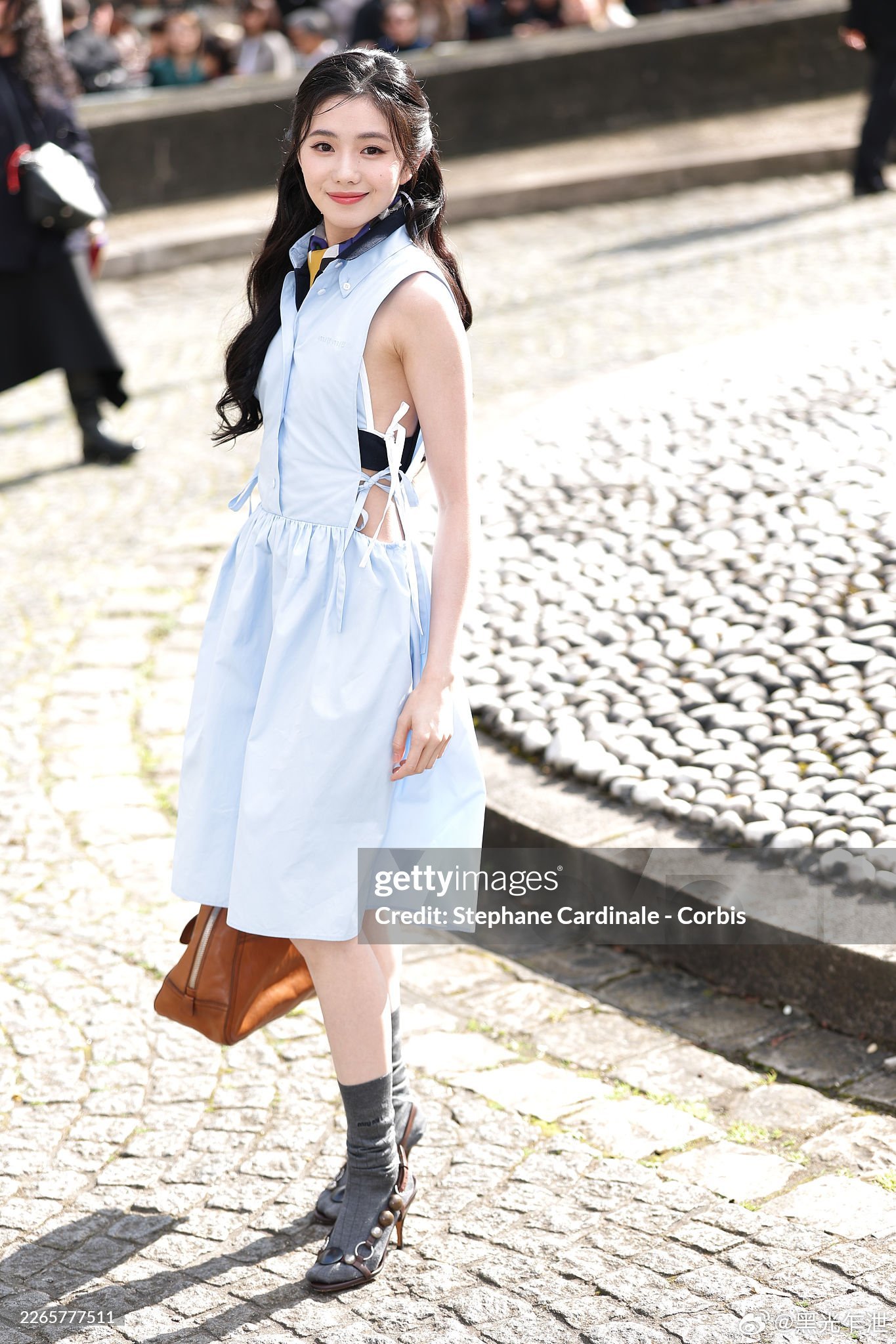 刘浩存出席Miu Miu秀场： 