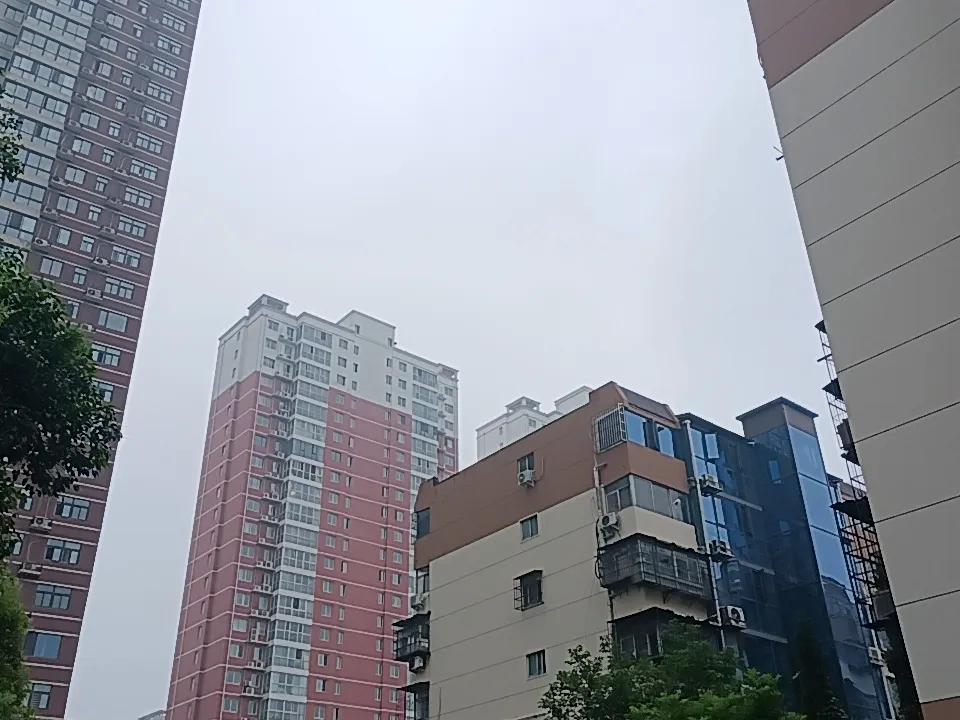 各股票市场量化交易上限：
A股：每秒不超300笔，超出上限账户要接受差异化监管。