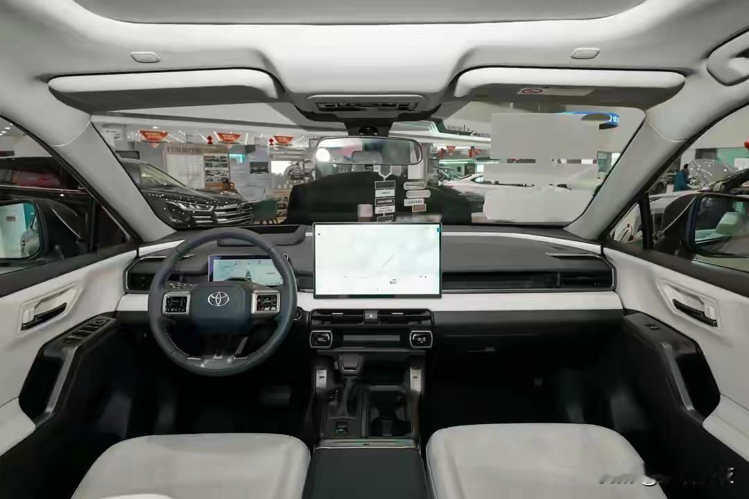 买车最怕啥？怕修不起！丰田这回直接终身质保

说实话，现在大家买车不光看价格，更