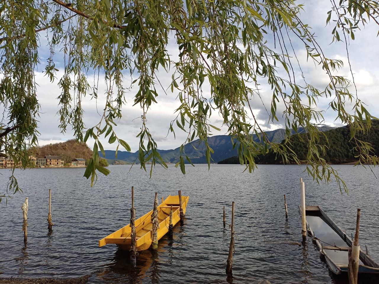 今天石棉服务区碰到老乡了。
    中午停车石棉服务区休息，一个老爷子带着小孙女