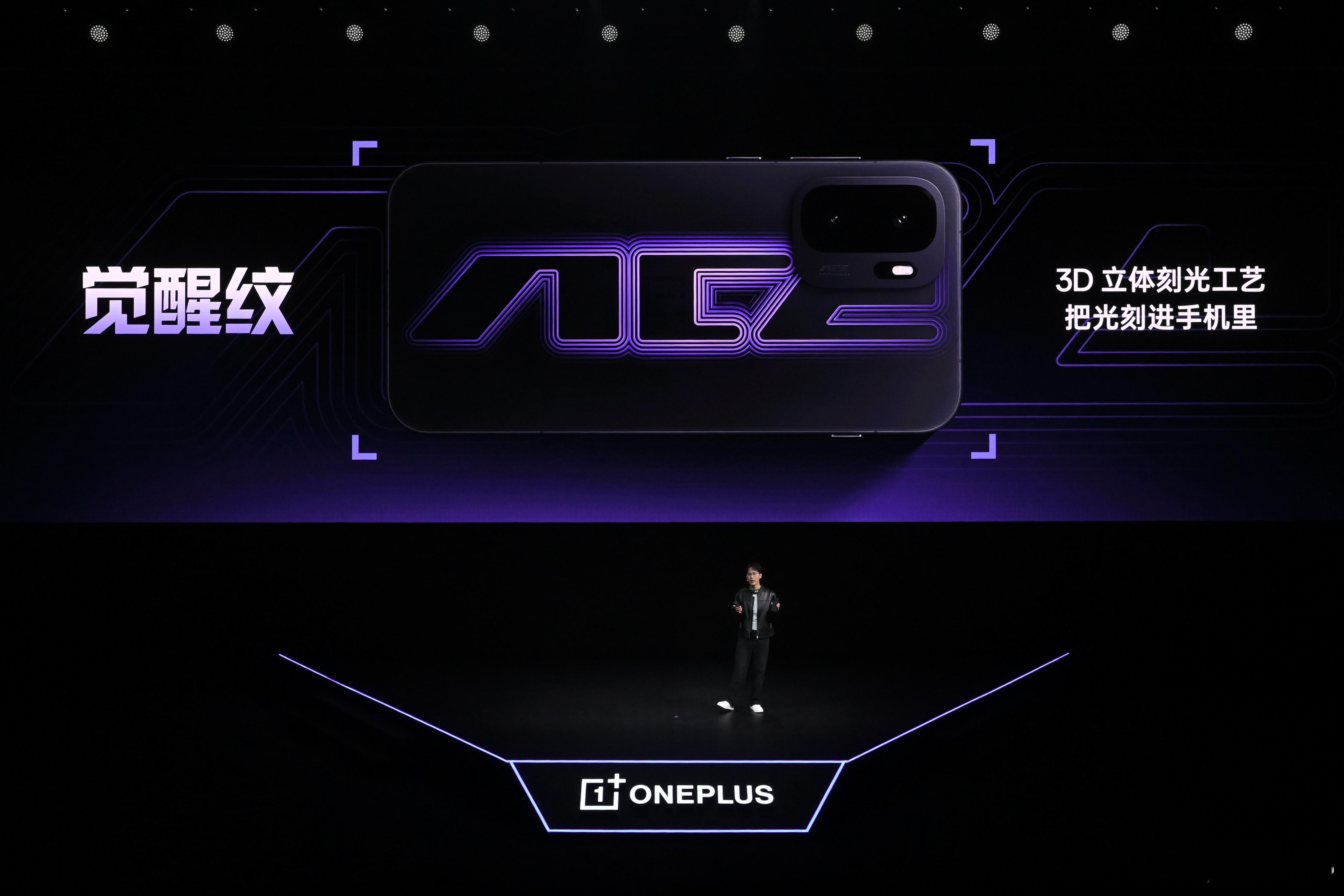 一加Ace6至尊版「王牌觉醒」、「金属风暴」两款配色也太帅了吧！尤其是「王牌觉醒