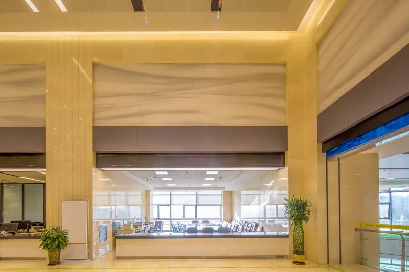 西安多个政务大厅搬进商场，这操作挺让人惊喜。1月2日得知，新城区政务大厅刚搬进商