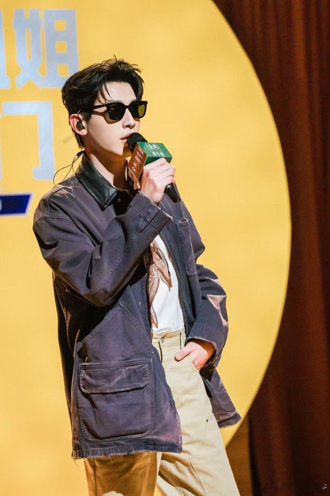 辛云来唱歌破音辛云来唱歌主打静音可食 辛云来简直是行走的快乐制造机！明明长着一张