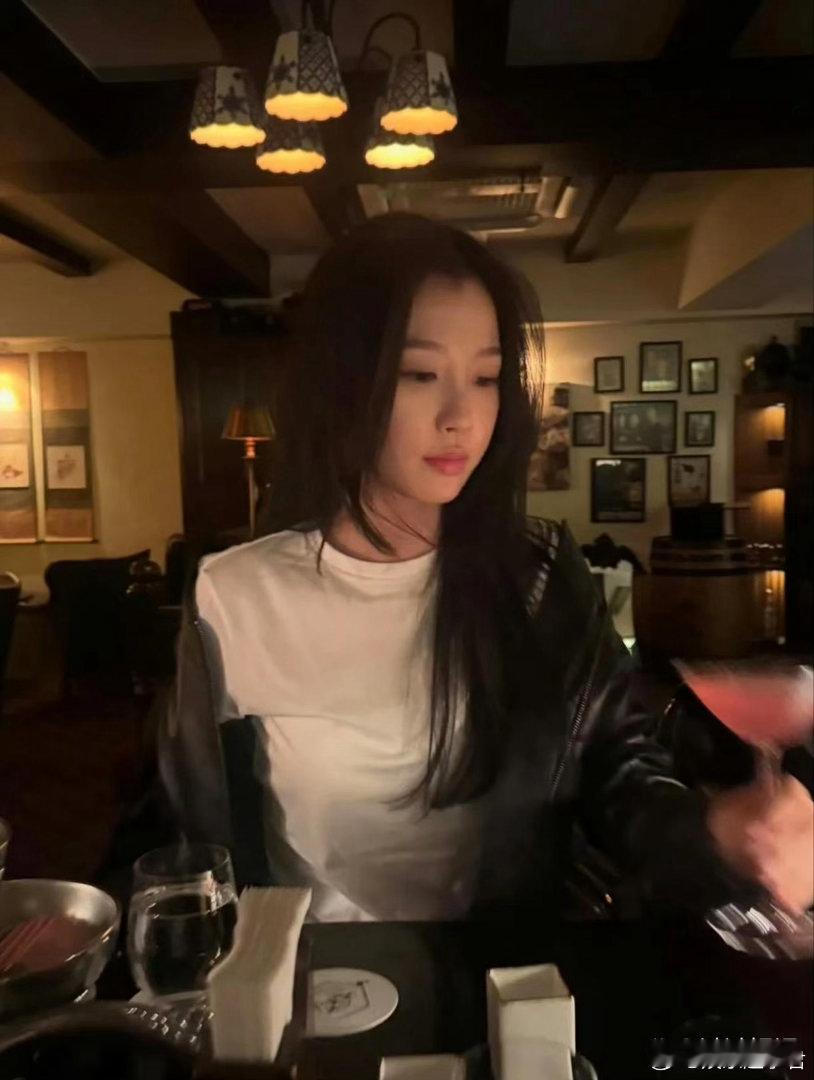 虞书欣Ins更新虞书欣ins更新，私底下真的很姐感！而且身材好好啊 甜妹性格辣妹