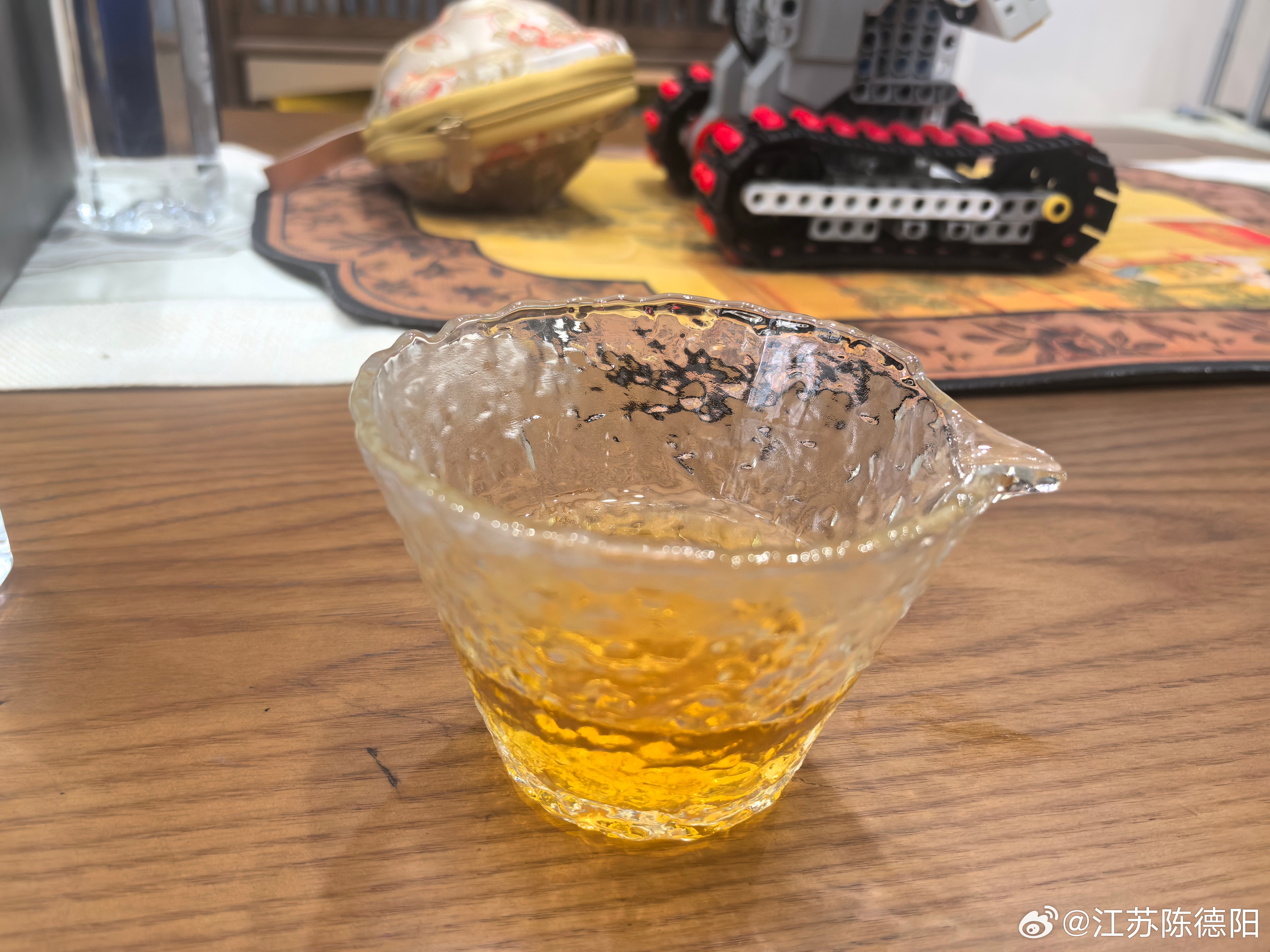 茶叶在沸水中舒展，正如人生在煎熬中圆满。 上海·富士康大厦