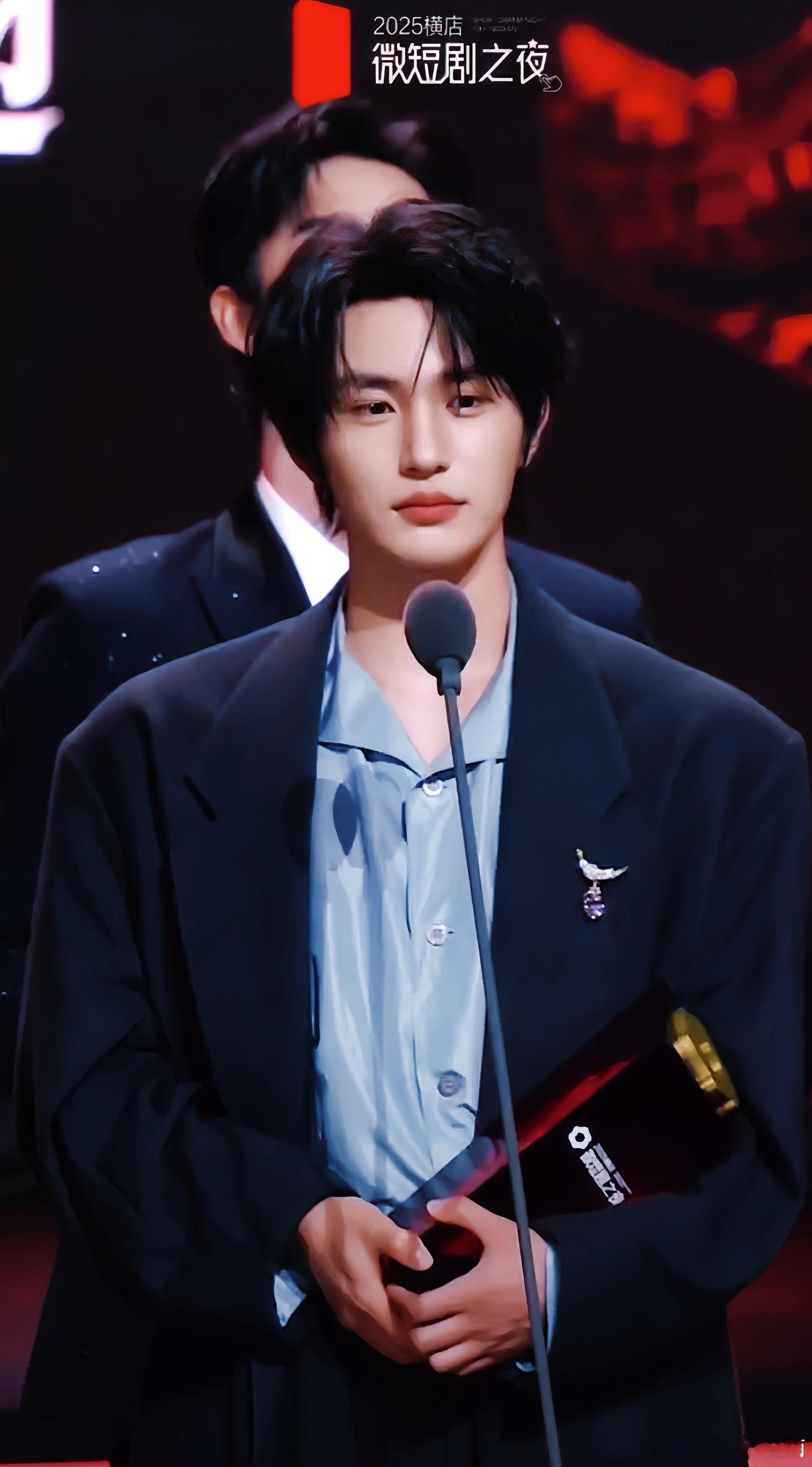 演员张翅[超话]🪽张翅 欧巴就这样闪耀横店恭喜年度号召力星耀男演员🎉​​​