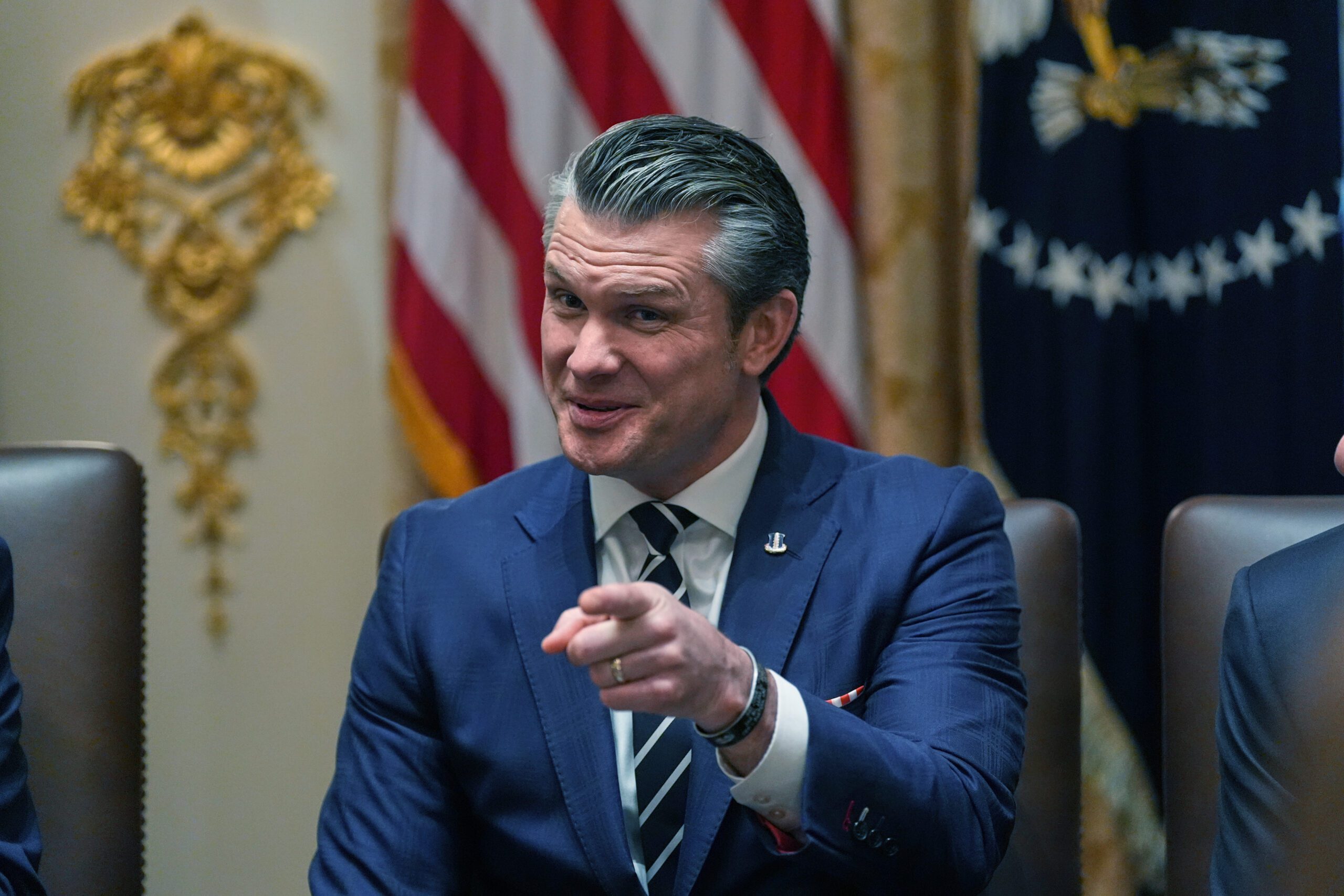 一个多月的战火，烧掉了五角大楼内部对防长赫格塞斯所剩无几的信任。消息人士称，赫格