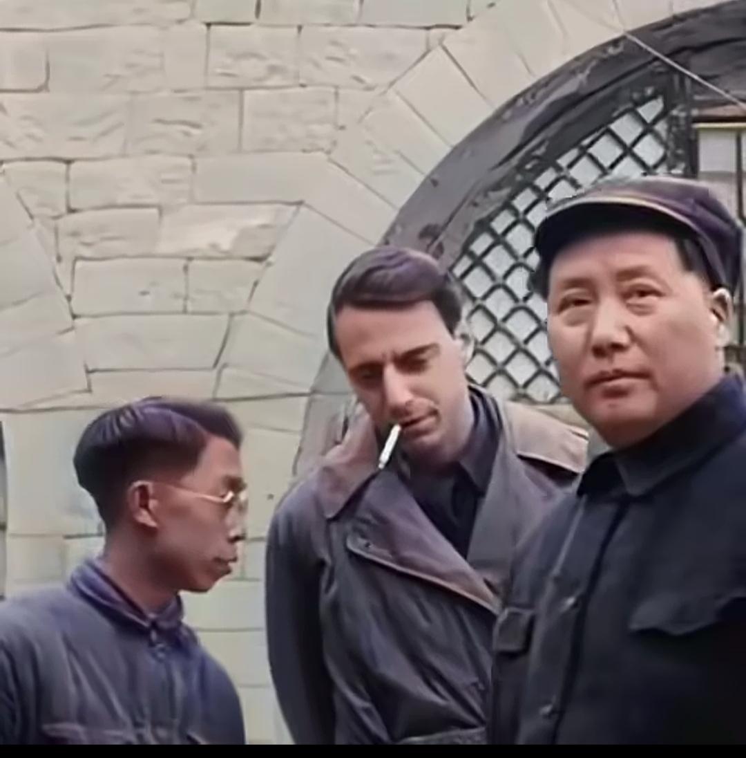 这是哪一年拍的照片呢？还有一名外国人有认识的吗？非常珍贵的一张留影。