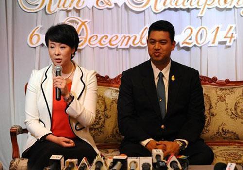 2014年，前中国女排队长冯坤接受了泰国男排前队长加提蓬的求婚，不久之后，她跪在