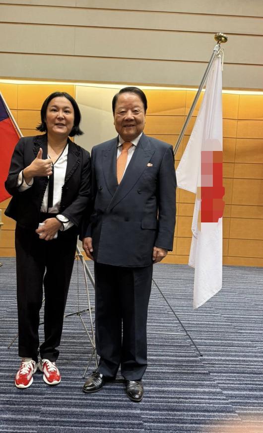 考验马英九、陈玉珍们的时候到了绿蛙操纵，准备对两岸人民关系条例条文修改，公务人员