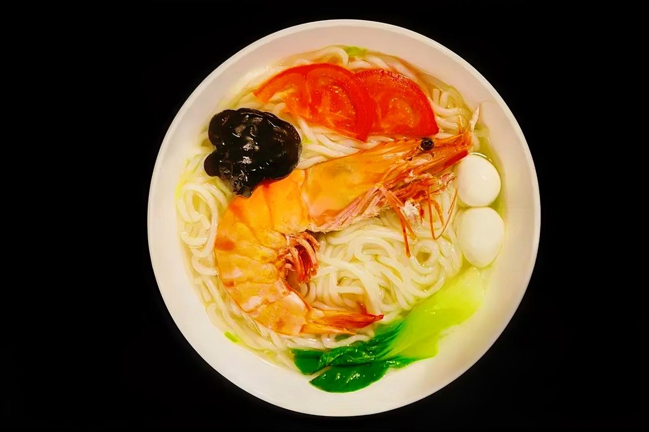 昨天是我的生日🎂
感恩母爱，
铭记于心！
妈妈，
您是我生命的灯塔，
用皱纹和