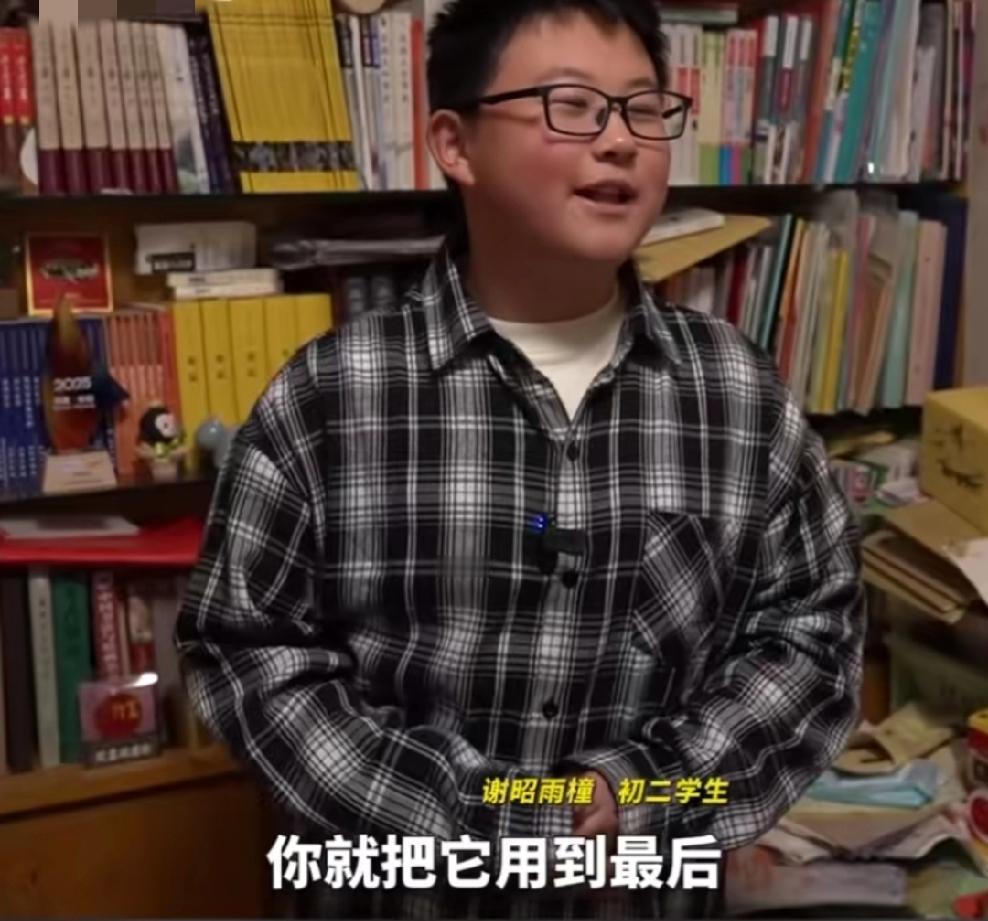 今天被河南郑州一个初二学生狠狠惊艳到了！他叫谢昭雨橦，居然把卧室爆改成了“雨堂博
