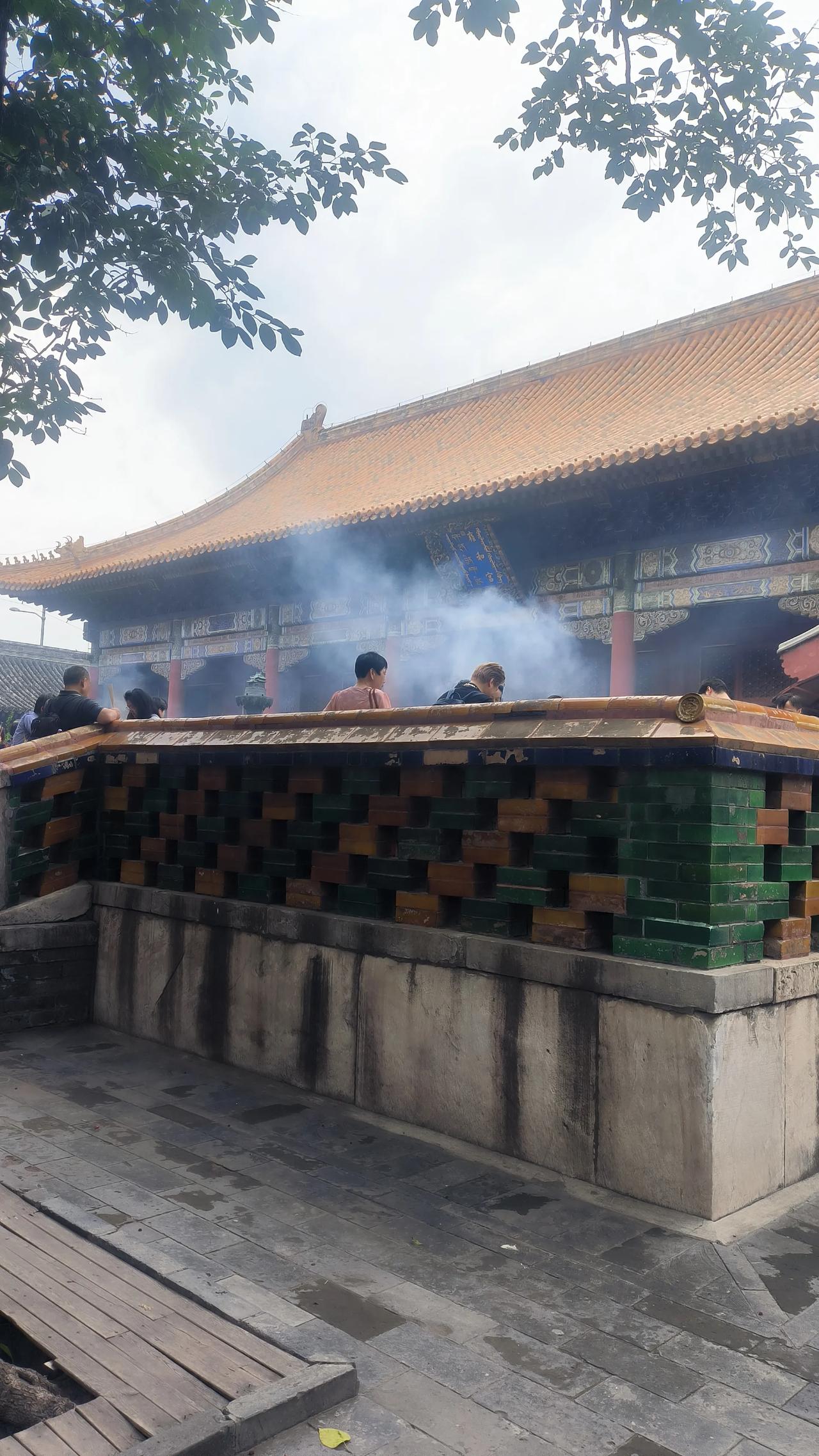北京雍和宫：那个在佛前长跪痛哭的姑娘，刺痛了多少年轻人的心

这次从保定去雍和宫