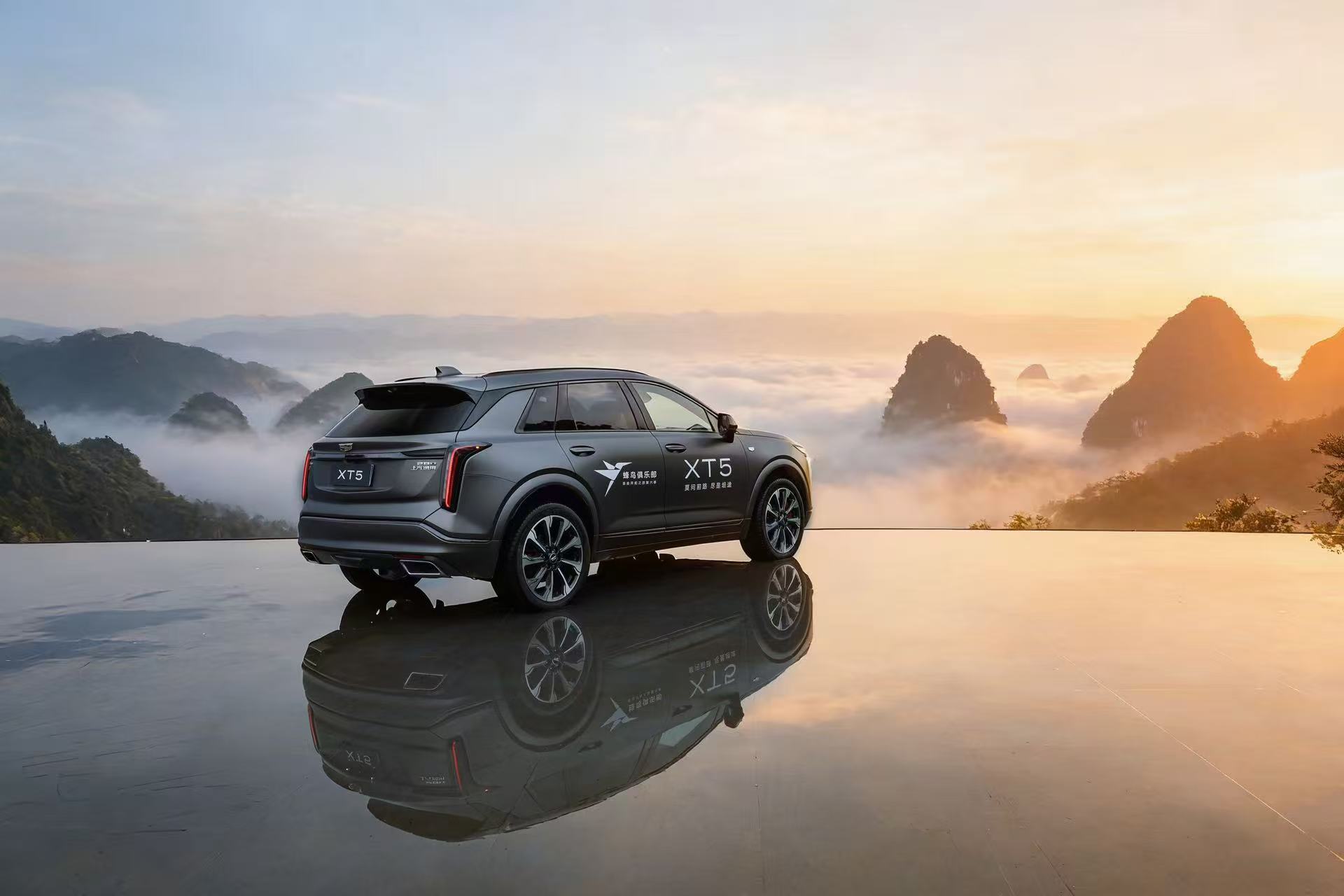 当大自然的调色盘遇上东漓灰 ，水墨桂林在此刻具象。2026凯迪拉克品牌春季艺术大