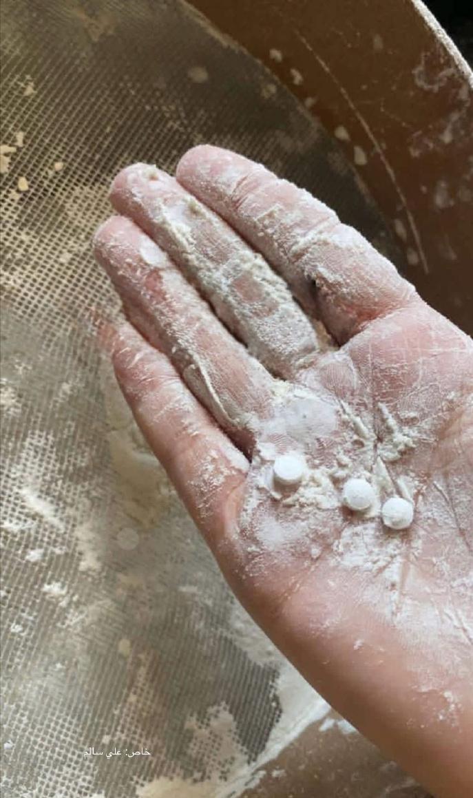 日前有加沙人在美以分发的面粉当中发现阿片。