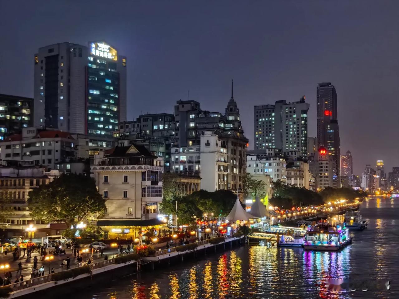 广州沿江西路｜珠江河畔绝美夜景（原图片分享）

在日常生活里，大家总会拍些照片。